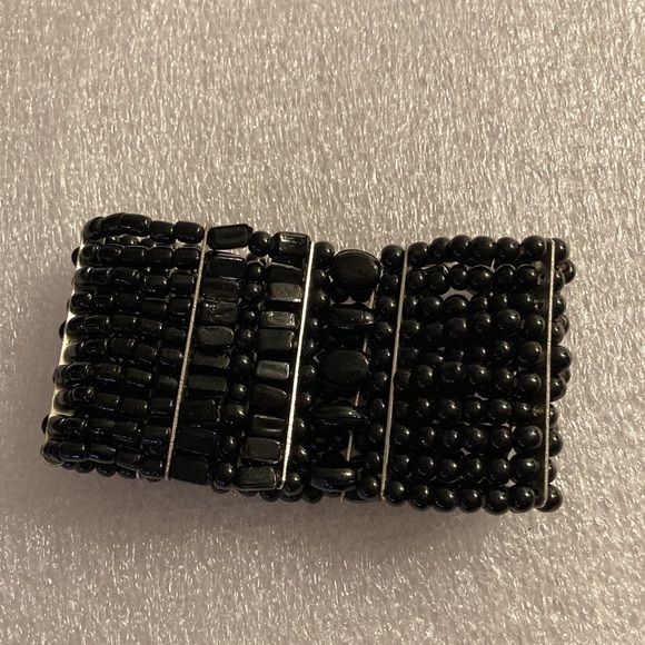 Black Shiny Multilayer Beaded Stretch Bracelet With Silvertone Linear Spacers - Picture 6 of 9